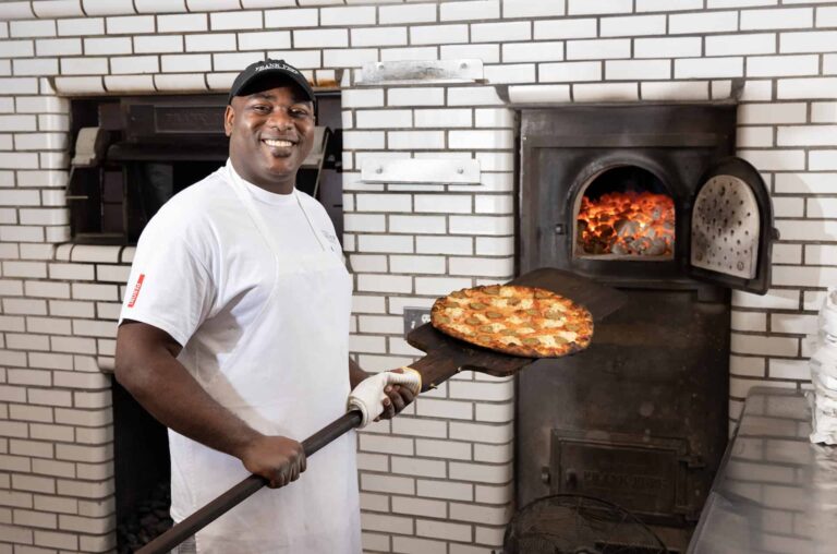 frank-pepe-pizza-plantation-walk-chef-oven-1