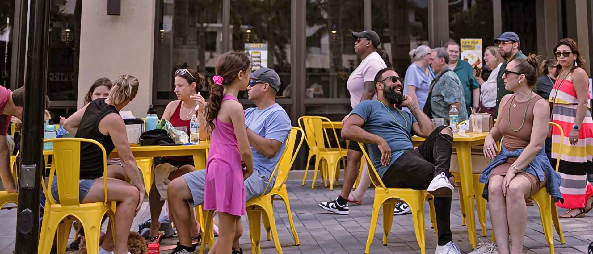 Group sitting at outdoor dining tables on the Plantation Walk Plaza