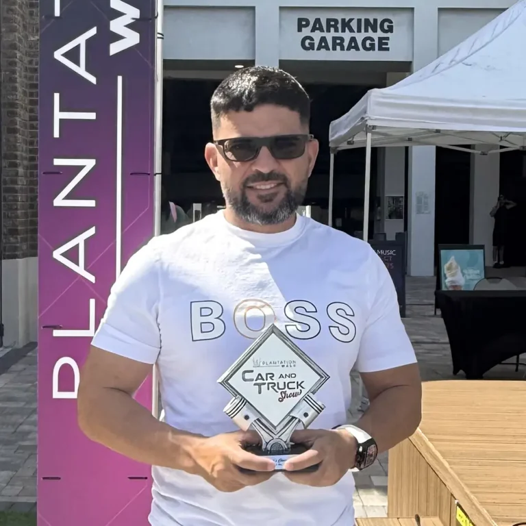 Masow Rod: 2020 White & Black Audi R8 TT